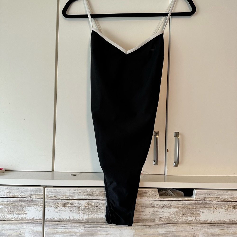 🖤🤍 Lands’ End One Piece Swimsuit Plunge V-Neck Size 14 NWT ✨